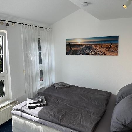 Ruhige, Kleine Ferienwohnung Schortens Bagian luar foto